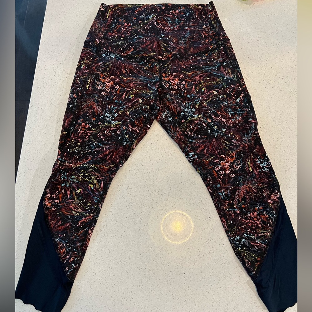Lululemon 3/4 pants.  Excellent condition only worn once.